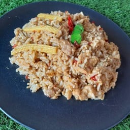 ผัดพริกแกงเขียวหวานข้าวคลุก