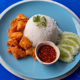 ข้าวไก่ทอดน้ำปลา น้ำจิ้มแจ่ว