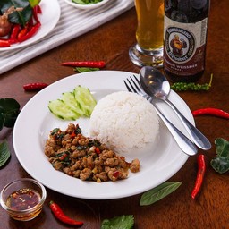 ข้าวราดผัดกะเพรา