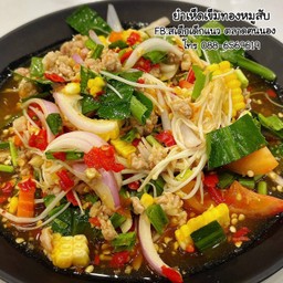 ยำเห็ดเข็มทองหมูสับ