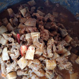 ผัดเผ็ดเนื้อ