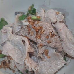 ก๋วยเตี๋ยวโฮเด้ง (เกาลูนเจ้าเก่า) กลางซอยวัชระ