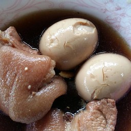 พะโล้ขาหมู