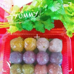 ข้าวเกรียบปากหม้อ หน้าสระว่ายน้ำ