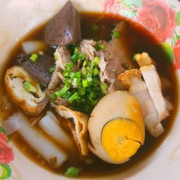 3 เรือน - ถนนราชดำเนิน