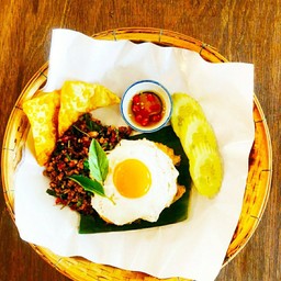 ข้าวไข่ห่อกะเพราไก่