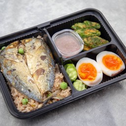 ข้าวน้ำพริกกะปิปลาทู+ไข่ต้มยางมะตูม