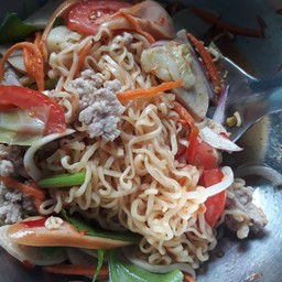 ยำมาม่า