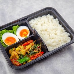 ข้าวปลากะพงผัดฉ่า+ไข่ต้มยางมะตูม