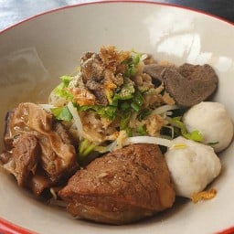 จ. เจริญ หมูตุ๋น ก๋วยจับ(บ้านขนมเบื้อง)
