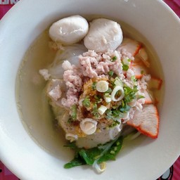 ก๋วยเตี๋ยวหมู น้ำตก น้ำใส