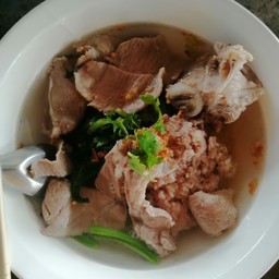 ก๋วยเตี๋ยวหมูต้มยำทองหล่อ