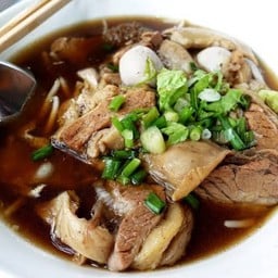 เจ๊แป๊ะ ก๋วยเตี๋ยวน้ำแดง