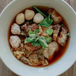 ก๋วยเตี๋ยวหมูน้ำแดง
