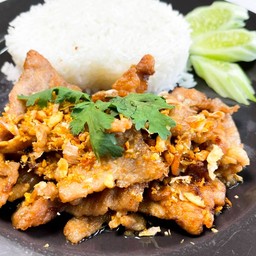 ข้าวทอดกระเทียมหมู