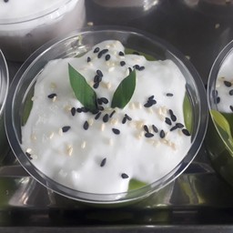 ขนมมั้ย อร่อยนะ