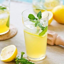 Lemon Honey Soda หอมหวานน้ำผึ้งป่า สุดสดชื่นสุดๆ กับน้ำเลม่อน พร้อมกลิ่นจากโรสแมรี่ สดชื่นจริงๆ