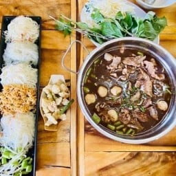 ก๋วยเตี๋ยวเรือถูกปาก ท่าอิฐ  นนทบุรี