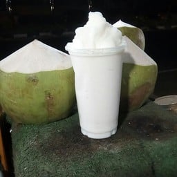 บรรพตมะพร้าวปั่นนมสดหน้าลือ