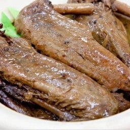 บะหมี่ไข่ อบปีกเป็ด หม้อดิน