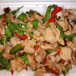 ข้าวราดผัดกระเพราไก่