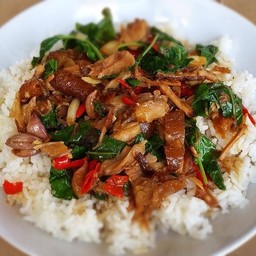 ข้าวผัดกระเพราขาหมู /Basil Fried Rice With Pork Leg