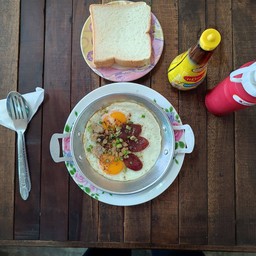 Pan-fried Eggs and Bread