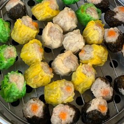 ร้านมหาเฮงโภชนา อาหารตามสั่ง&ก๋วยเตี๋ยวโกเด้ง หมู่บ้านนราแกรนด์