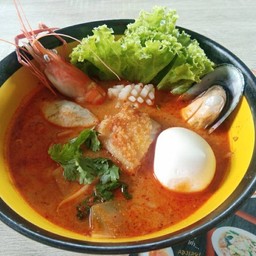 เตี๋ยวซีฟู้ดยำไข่
