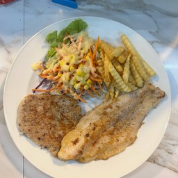 สเต็กหมูสันนอก+ปลาดอลลี่ย่าง