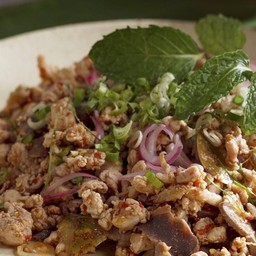 ข้าวหน้าลาบอีสานไก่