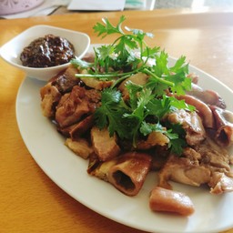 ร้านป้าเตี้ยงชวนชิม อาหารพื้นเมือง