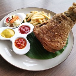 ขาหมูเยอรมันทอด