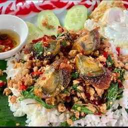 กะเพราไข่เยี่ยวม้า