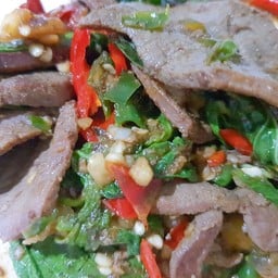 ข้าวราด กระเพราตับหมู