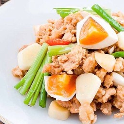 หมูสับผัดไข่เค็ม (กับข้าว)