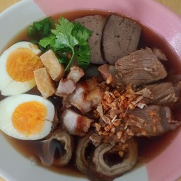 ก๋วยจั๊บน้ำข้น พิศษเครื่อง