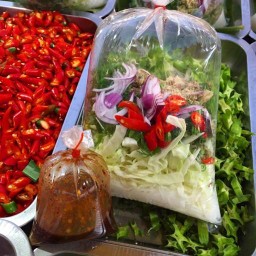 ยำขนมจีน อุดรแซ่บนัว