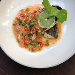 สเต็กปลากะพงซอสซีฟู้ด