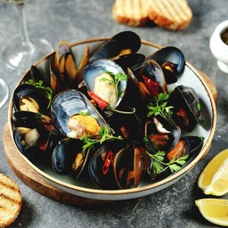 WINE MUSSEL FRENCH FRIES