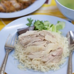 ข้าวมันไก่พลอยโภชนาเจ้าเก่าสาธร สาขารามคำแหง142