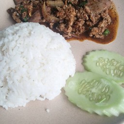 ลาบหมูคั่วราดข้าว
