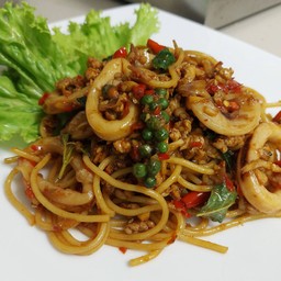 สปาเก็ตตี้ขี้เมาปลาหมึก