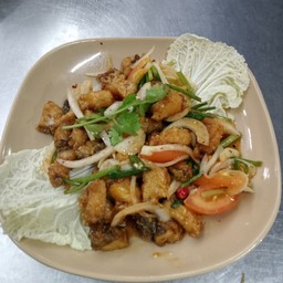 ยำปลากระพงทอด