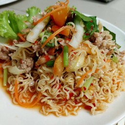 ยำมาม่าหมูสับ