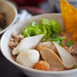 ก๋วยเตี๋ยว ลูกชิ้นรวม