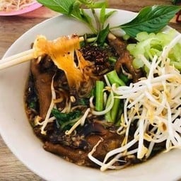 รสอร่อยก๋วยเตี๋ยวไก่ตุ๋น