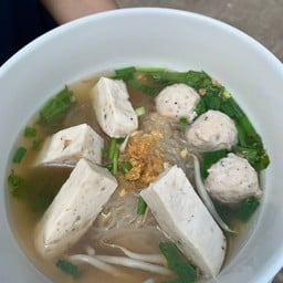 ก๋วยเตี๋ยวหมูยอ (ไม่มีสูตร)
