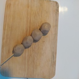 “ทอดเน้นเน้น” ลูกชิ้นทอด (หน้าเทนคาราโอเกะ)