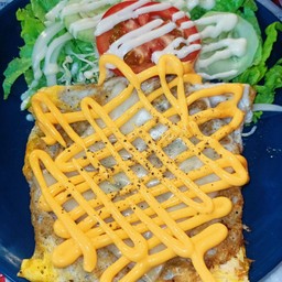 สลัดไก่บิ๊ก ห่อไข่ พริกไทยดำอบชีส